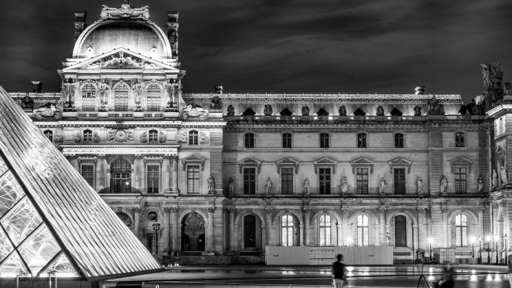 Louvre-B-amp-W